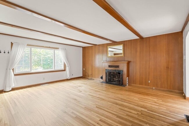 Photo - Amazing vintage 2-bdrm/2-bath Cully home—G...