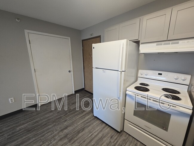 Photo - 60 Miller Ave SW