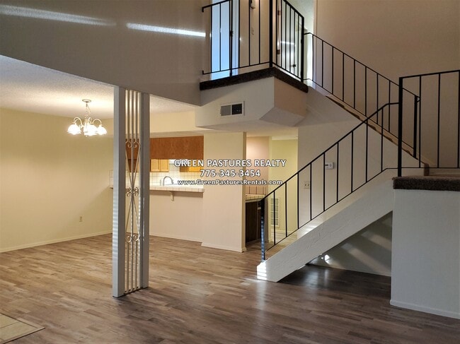 Photo - 957 Tyler Way