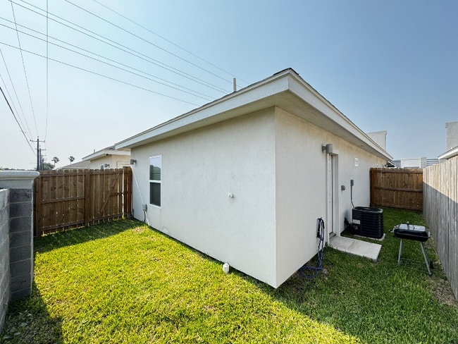 Photo - 3012 West Dr Unit 2