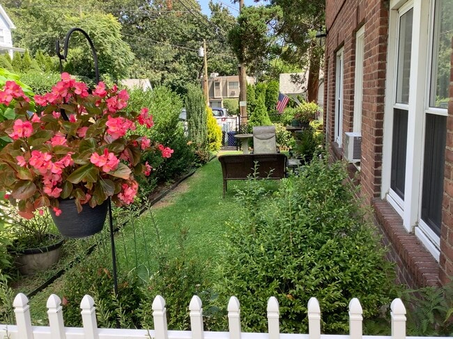 Building Photo - 290 Bruce Park Ave Unit #4