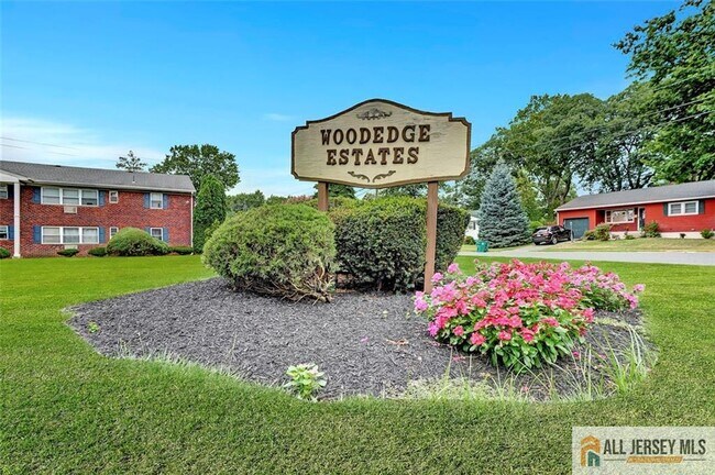 Photo - 32 Woodedge Ave Unidad 3204