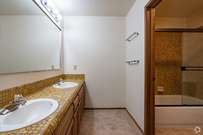2BR, 1.5BA - 1200SF - Primary Bathroom