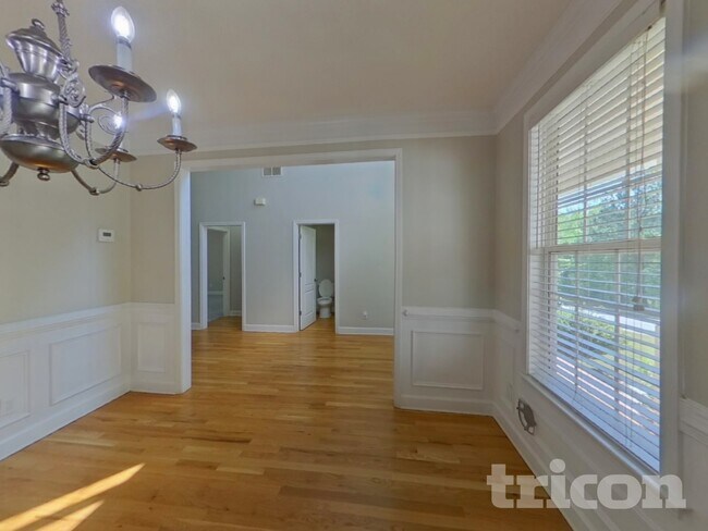 Photo - 111 Beaverbrook Ln