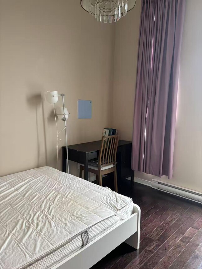 Photo - 4975 Rue Jean-Talon O Unit Fully Furnished Spacious Condo for 1 Female