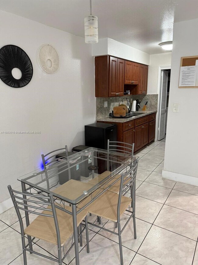 Photo - 824 SW 12th Ct Unidad 824