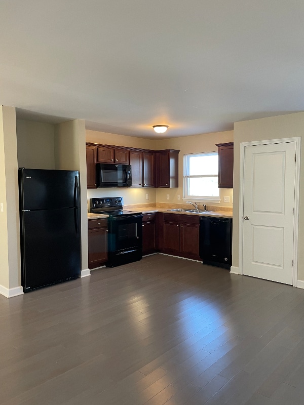 Photo - 305 2nd St