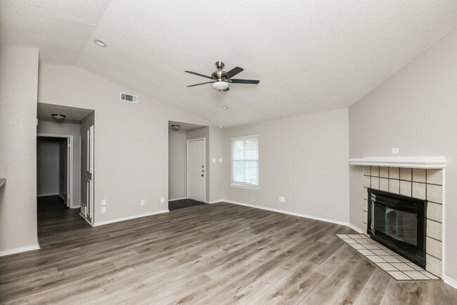 1032 W Hills Terrace