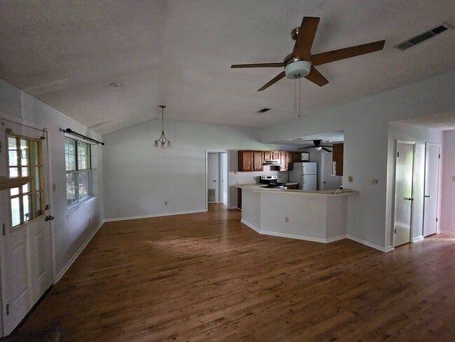 Photo - 115 Burnley Dr