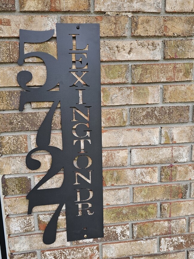 Photo - 5727 Lexington Dr