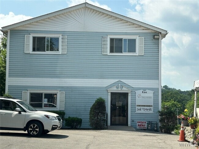 Building Photo - 755 Center St Rental