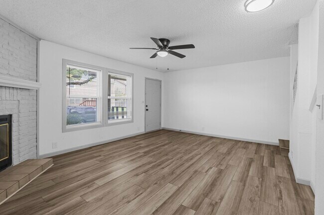 Photo - 220 Alexandria St