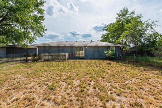 Photo - 1320 Peach Ave