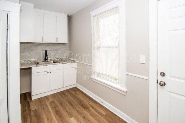 Photo - 2947 E 57th St Unidad 2