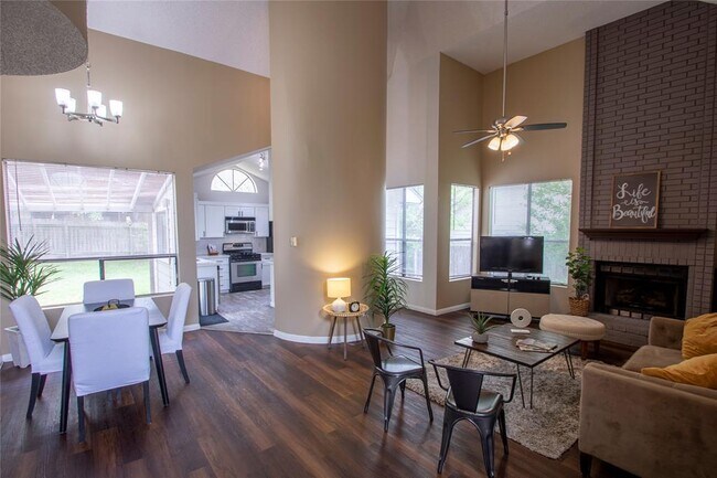 2108 Warfield Way