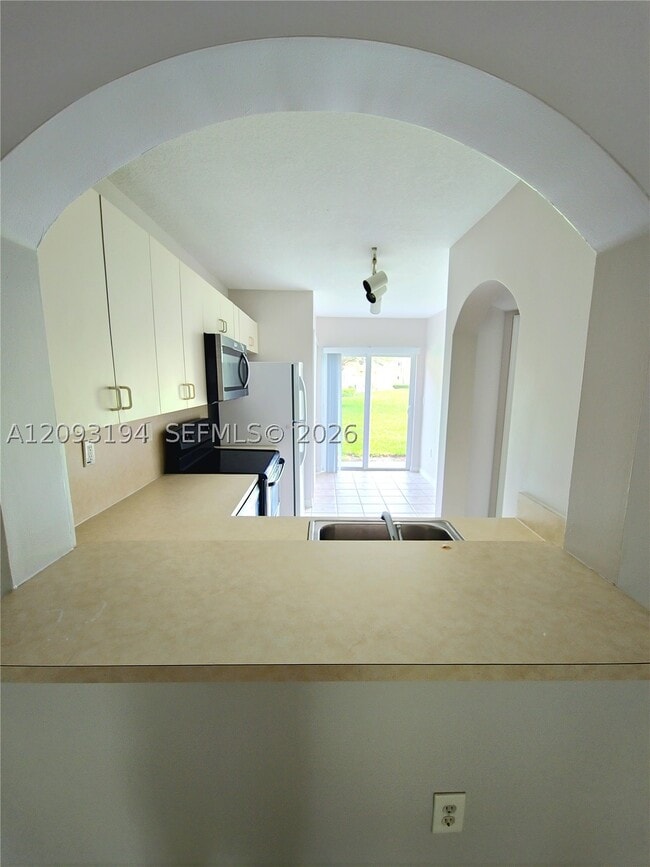 3398 NE 9th Dr Unit 102