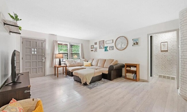 Photo - 739 S Terrace Dr