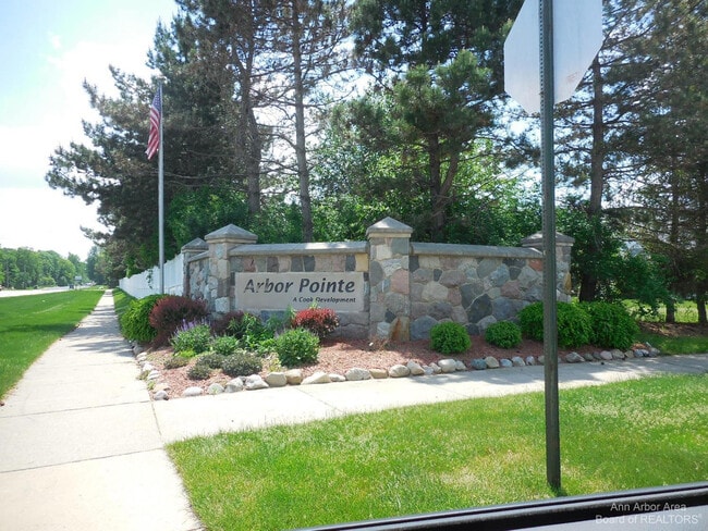 Photo - 251 Cloverleaf Ct