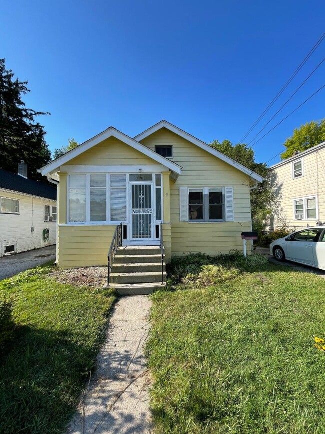 Building Photo - 2015 W Genesee Ave Rental