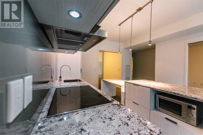 Photo - 1 Bloor St E Unité 422