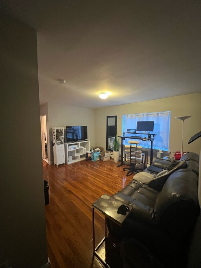Photo - 61 Selkirk Rd