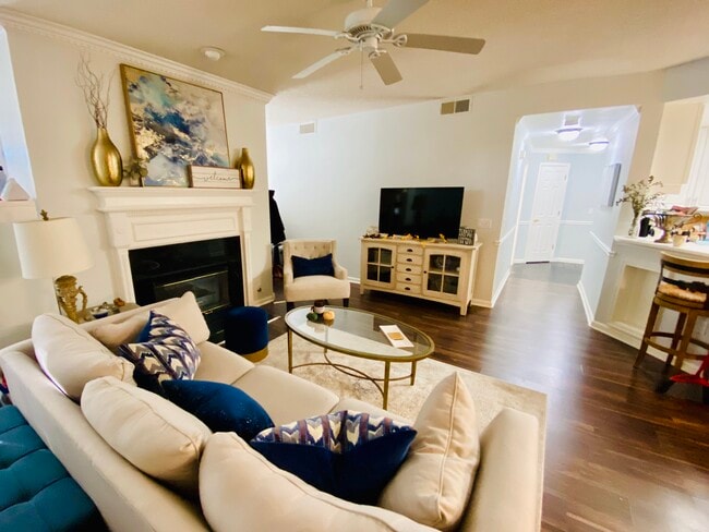 Photo - 609 McGill Park Ave NE