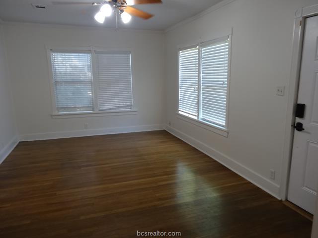 Photo - 402 Ayrshire St