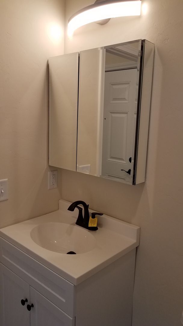 Photo - BEAUTIFUL STUDIO NEAR SORORITY ROW!!