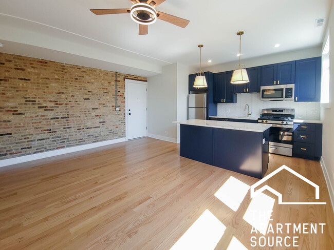 Photo - 2020 W Montrose Ave Unidad 2C