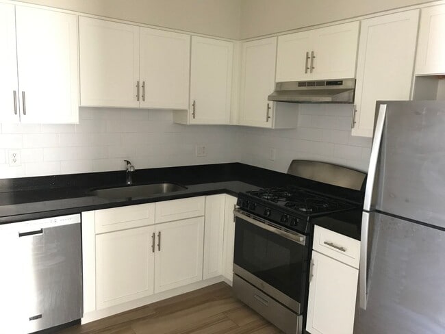 Building Photo - Charming 1 bedroom 1 bathroom