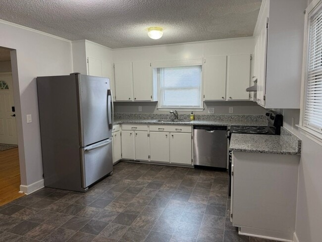 Photo - 818 Lynwood Dr