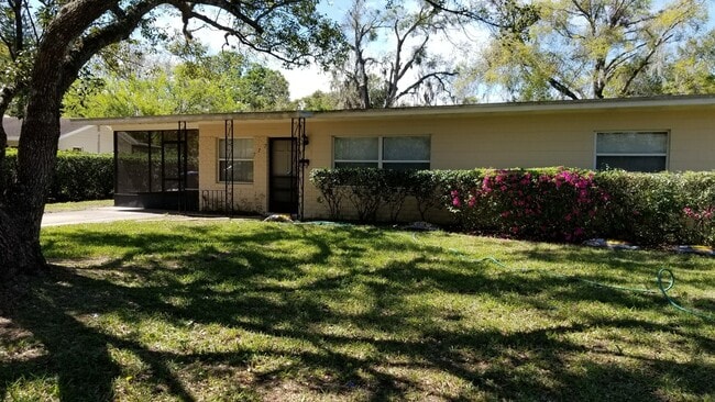 Building Photo - Three bedroom 2 Bath in Winter Park