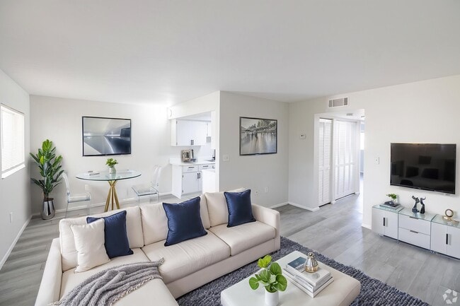 Building Photo - The Meridian at 2825