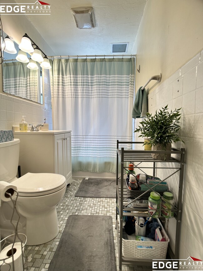 Photo - 20 Brooks St Apartments Unit 1