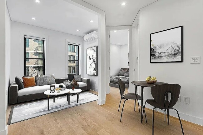 Building Photo - 59 Thompson St