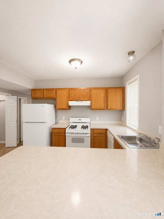 Building Photo - 164 Babcock St Unit 2N