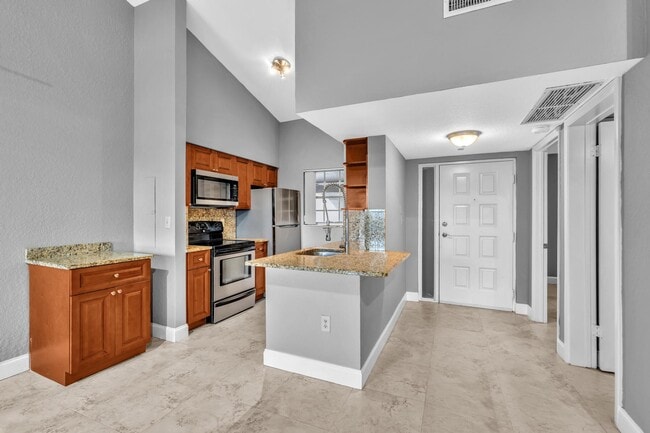 Building Photo - 2841 N Oakland Forest Dr Rental