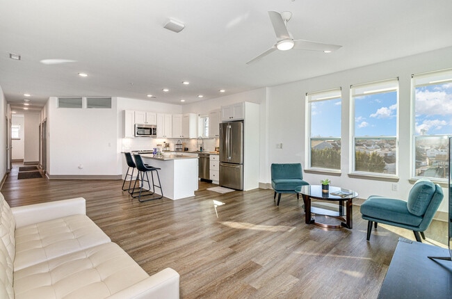 Photo - 284 Manhattan Blvd Unit 2