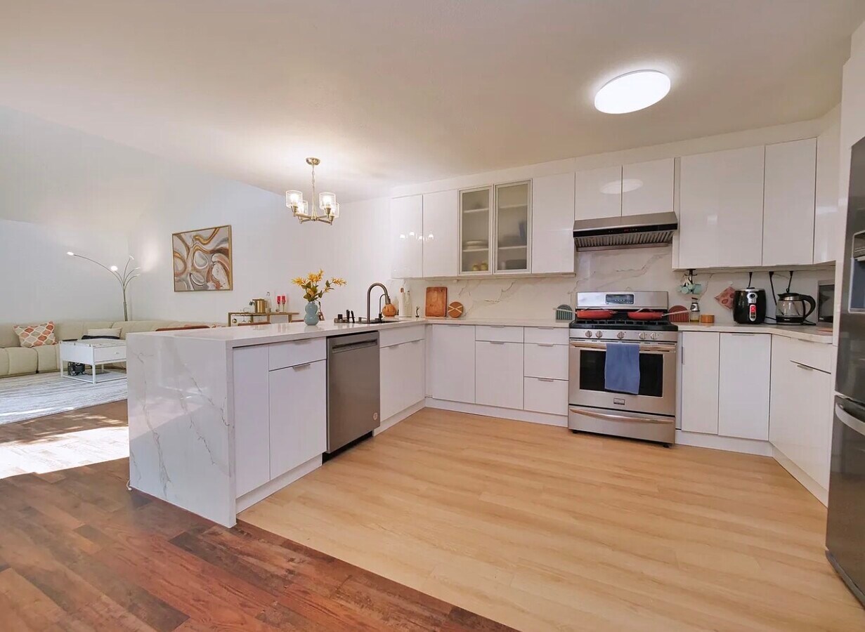 Photo - 5014 Calle de Escuela