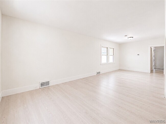 Photo - 165 Dearborn St