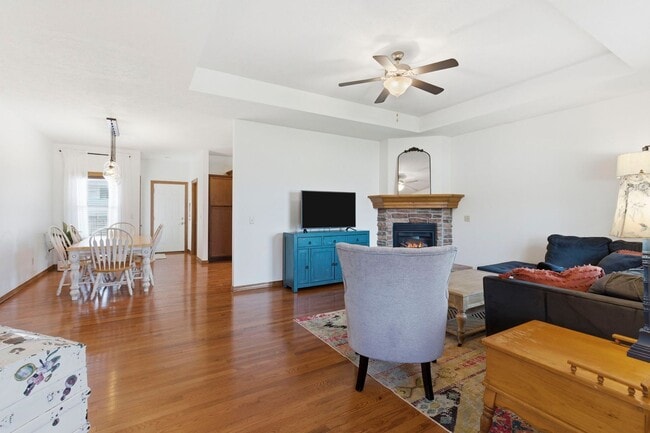 Photo - 3 Bedroom | 2 Bathroom | 2 Car Garage| Ozark MO | Fireplace | Separate Green House/Office | Fence...