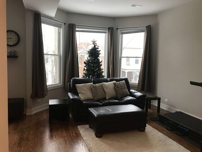Photo - 3054 N Avers Ave Unidad 2