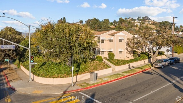 Building Photo - 1305 E Glenoaks Blvd Unit D Rental