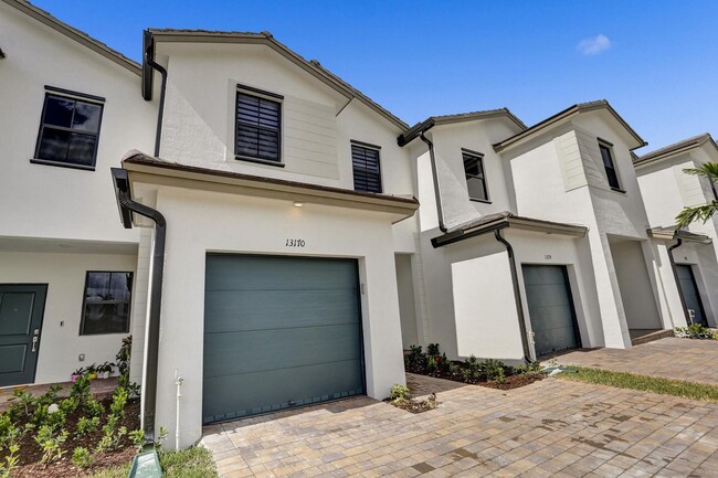 Beautiful 2-story townhome with 3 beds and... - Beautiful 2-story townhome with 3 beds and...