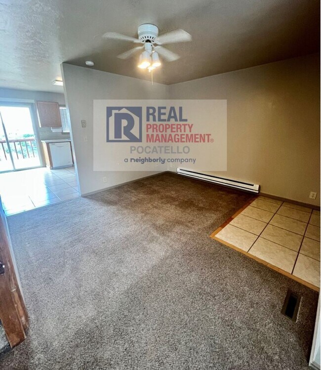 Photo - 3 bed 1.5 Bath Duplex - 1 Car Garage