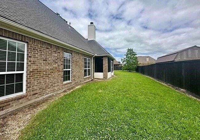 Photo - 305 Tyler Dr