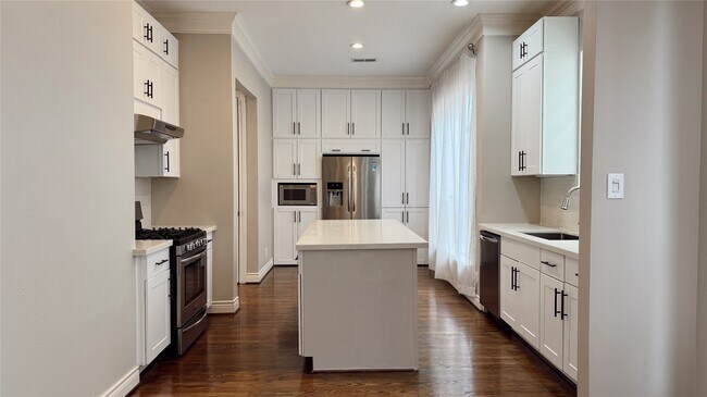 Photo - 1107 Marconi St