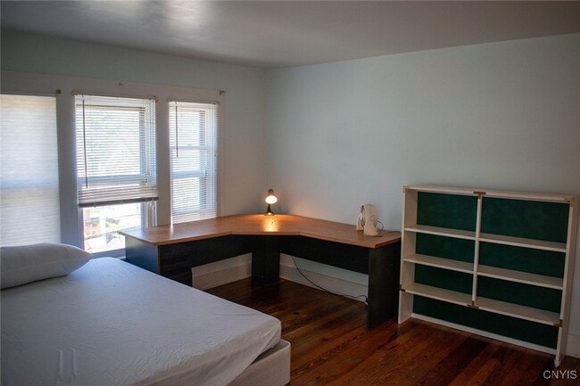 Building Photo - 951 Lancaster Ave Rental