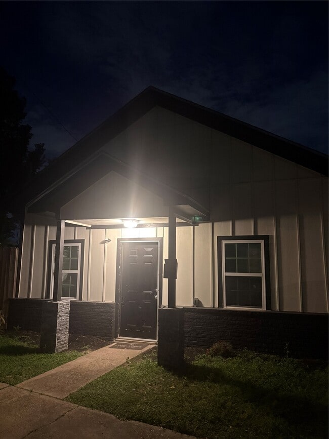 Photo - 3209 Ennis St