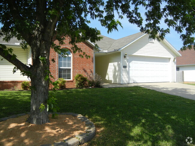 Building Photo - 1561 N Fieldstone Ave Rental